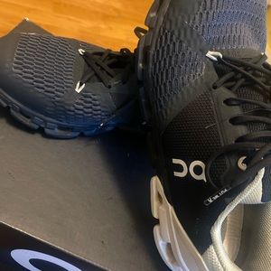 On Running Women's Cloudflyer 3 Black/White